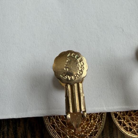 Accessocraft NYC Vintage Screwback Earrings Gold Tone Purple Stone Pearl Halo - Picture 4 of 4